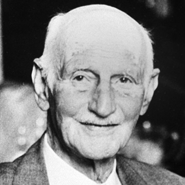 otto frank smiles at the camera