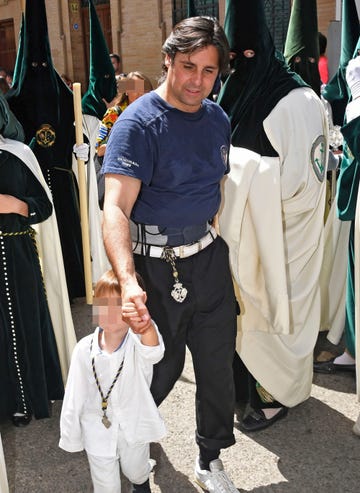 el torero con su hijo curro en la esperanza de triana de sevilla