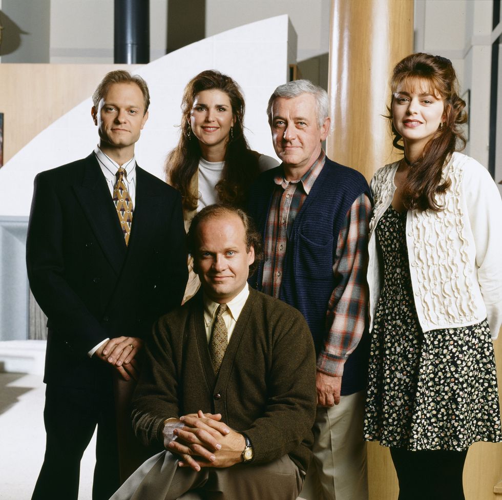 frasier    season 1    pictured back, l r david hyde pierce as doctor niles crane, peri gilpin as roz doyle, john mahoney as martin crane, jane leeves as daphne moon, front, seated kelsey grammer as doctor frasier crane  photo by david rosenbcu photo banknbcuniversal via getty images via getty images