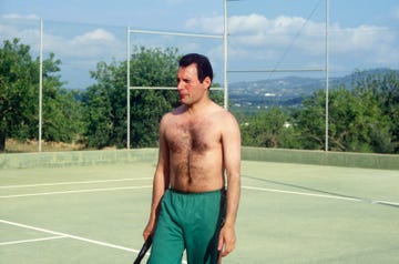 freddie mercury jugando al tenis en el pikes de ibiza