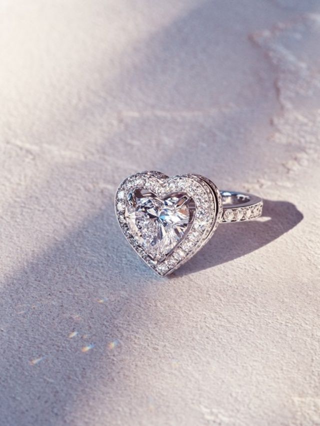 ハートシェイプカット ダイヤモンド リボンの指輪