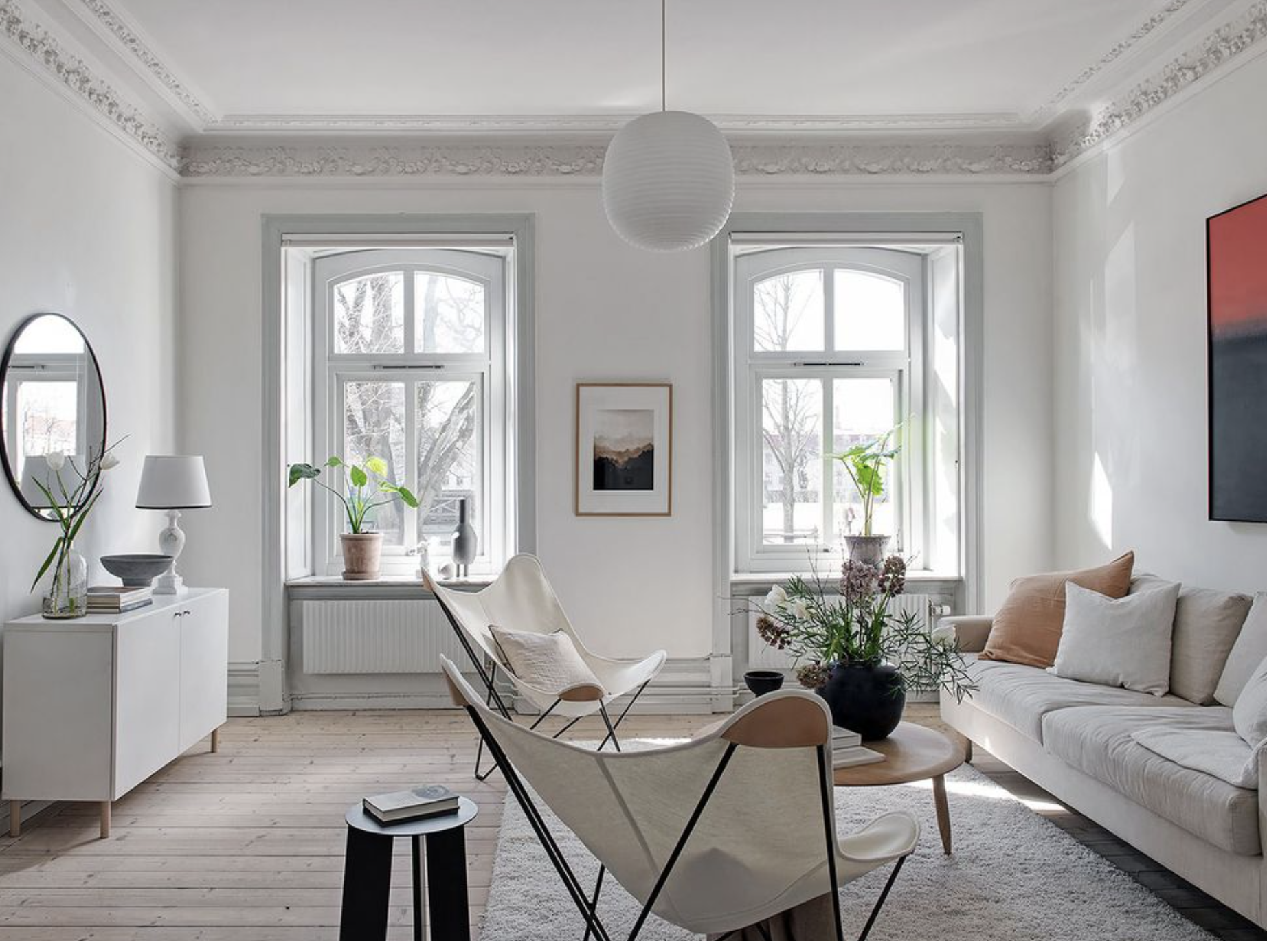 Composición de espejos redondos : es tendencia - Nordic Treats  Decoración  de unas, Decoración sofá gris, Cojines para sala gris