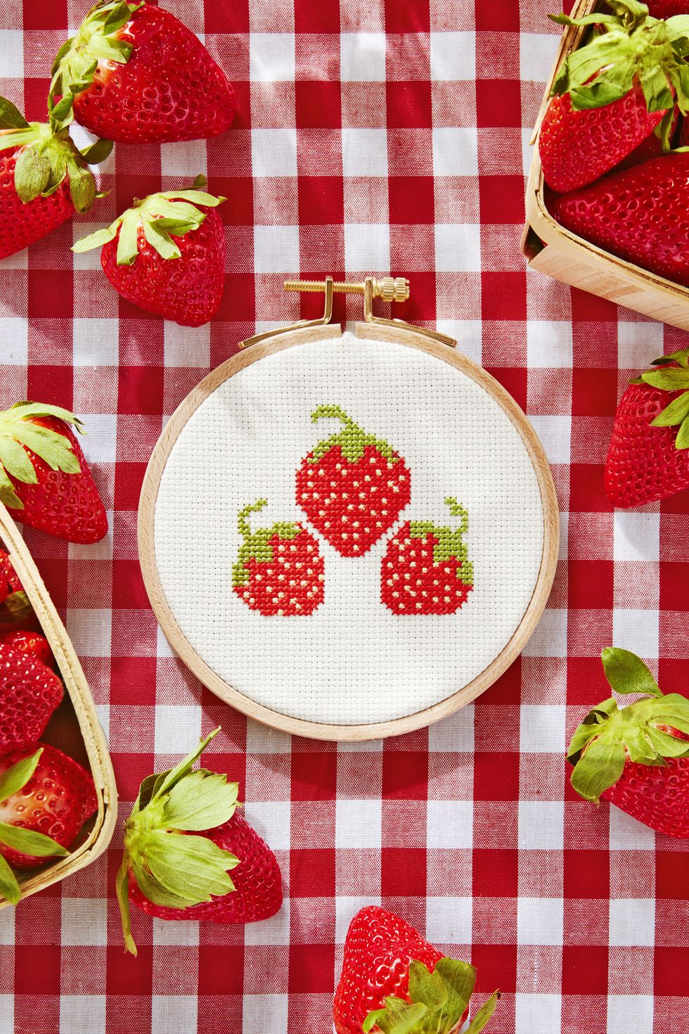 free cross stitch pattern strawberries