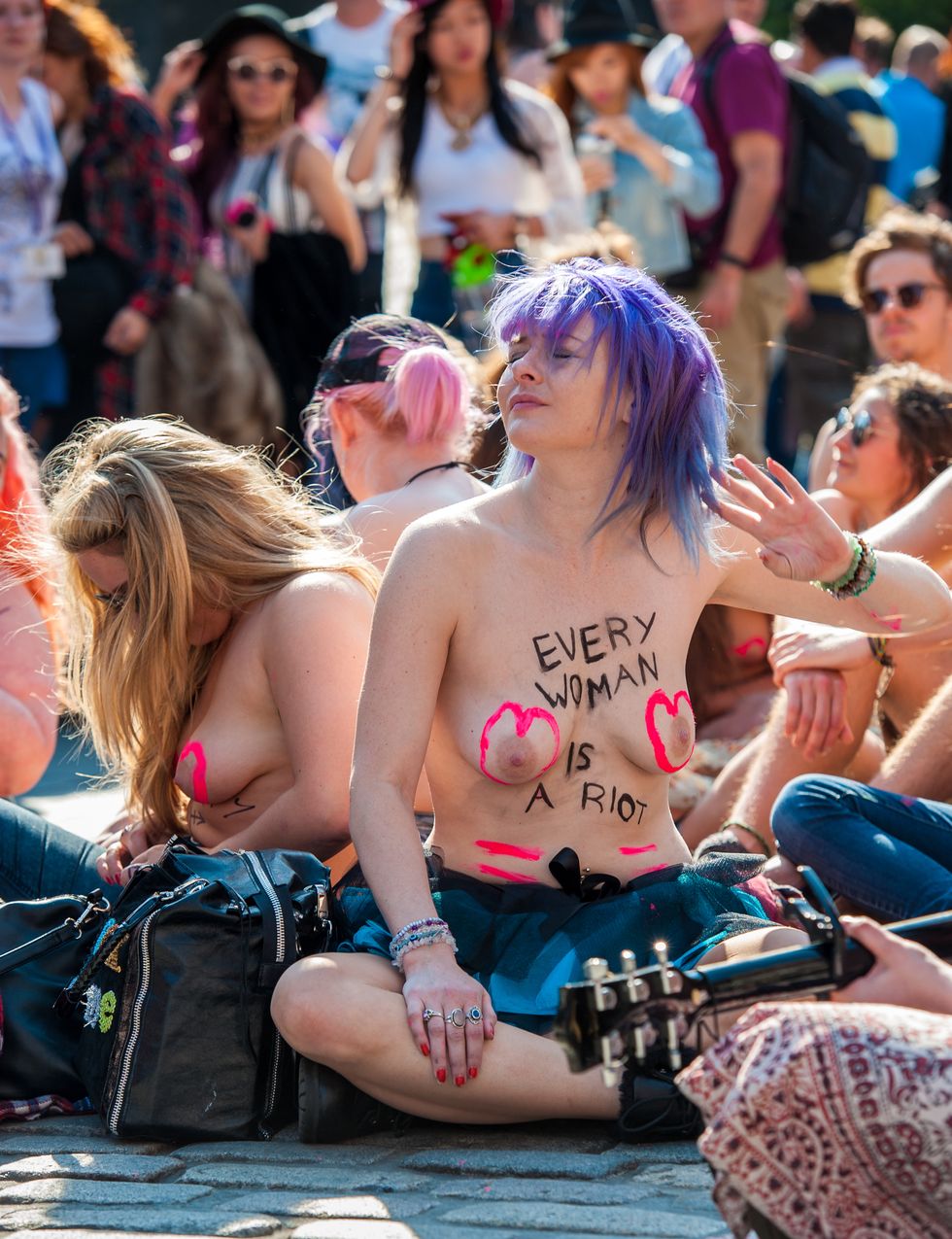 free the nipple campaign at edinburgh fringe festival 2015