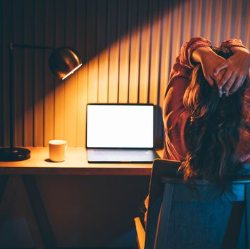 freelancer woman works at laptop in evening