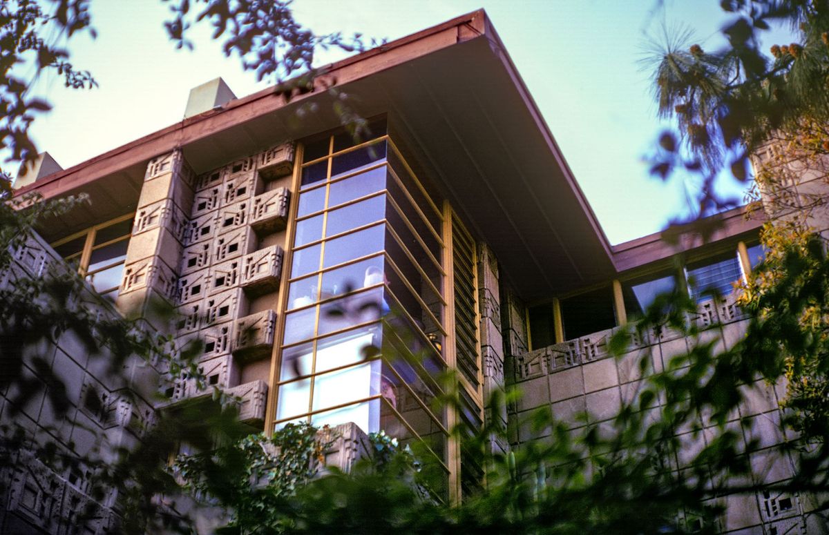 frank lloyd wright's freeman house is for sale through the university of southern california aka usc