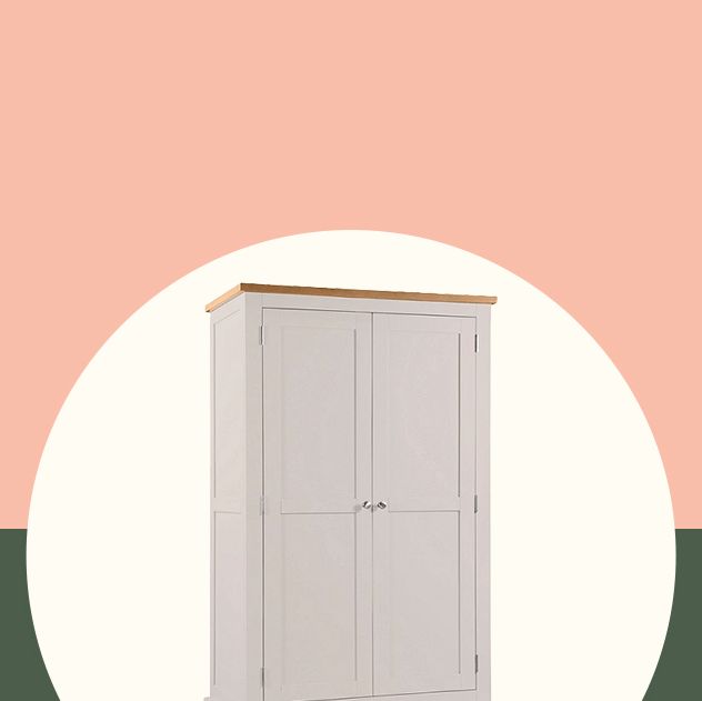 This wardrobe trunk, called a wardrobe, is magnificent for storing