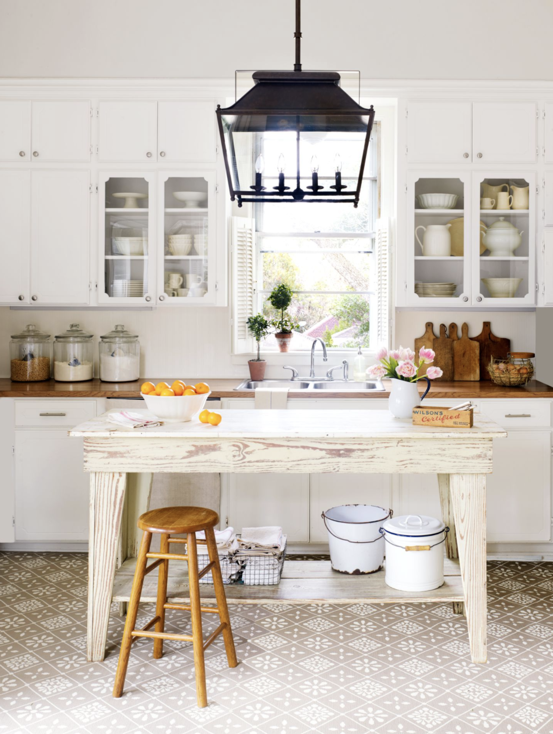 27 Chic French Country Kitchens - Farmhouse Kitchen Style Inspiration