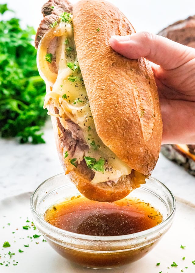 Dish, Food, Cuisine, Ingredient, Baguette, Produce, Bun, Staple food, Bread, Baked goods, 