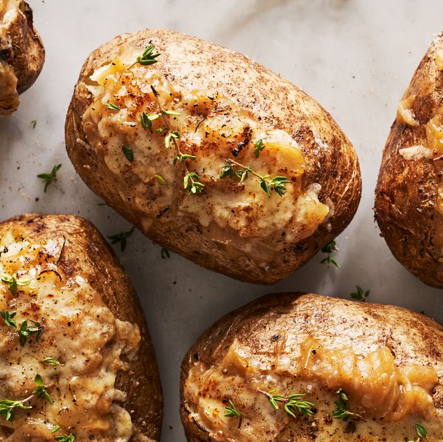 https://hips.hearstapps.com/hmg-prod/images/french-onion-baked-potatoes-1672774858.jpg?crop=0.668xw:1.00xh;0.167xw,0&resize=640:*