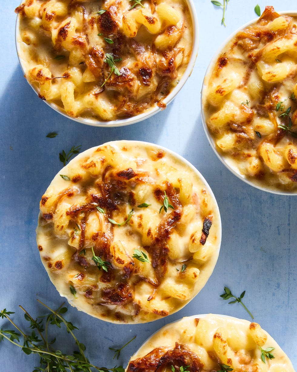 mac and cheese with caramelized onions and thyme in ramekins