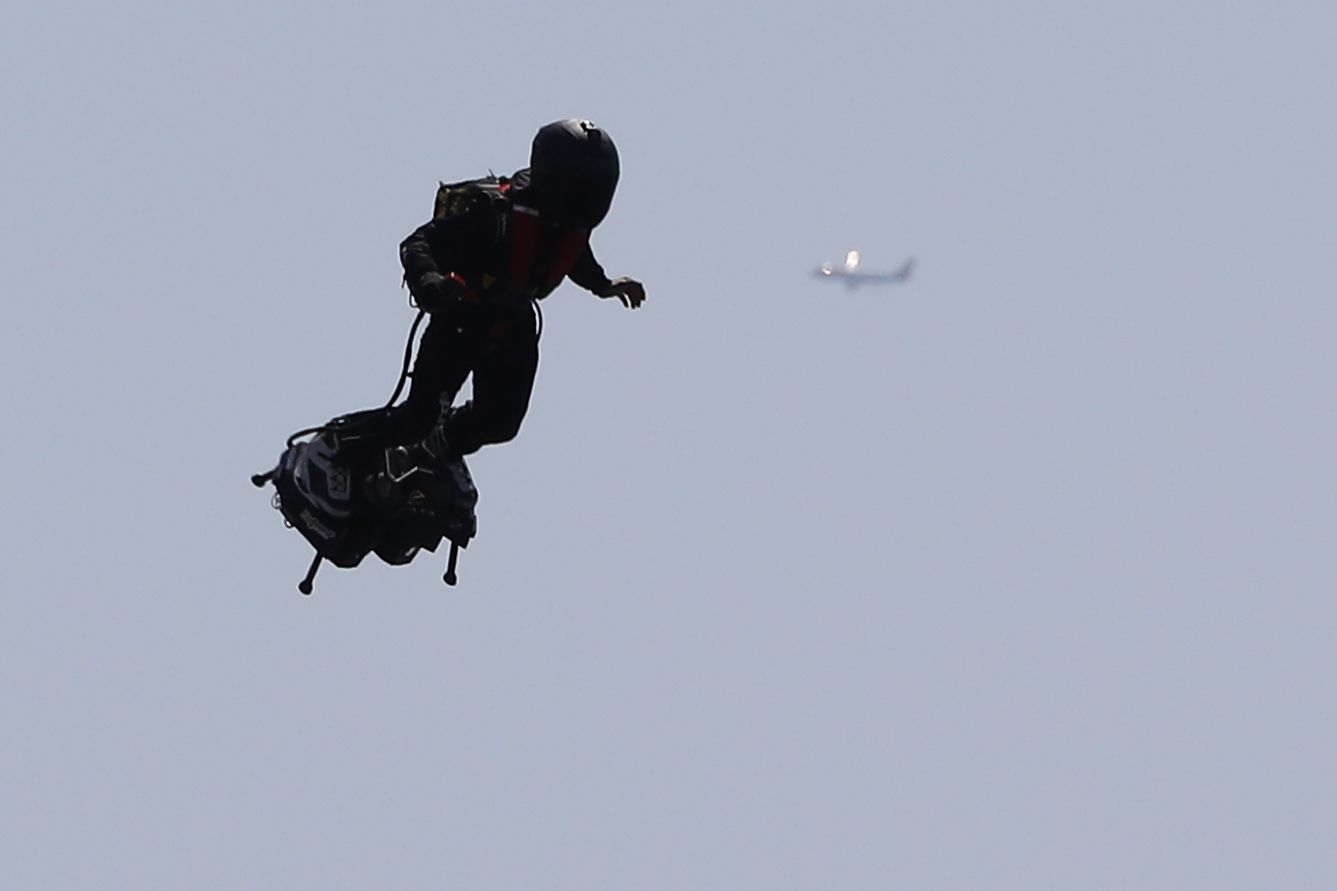 Jetpacks Over LAX? Wanna Bet? - AVweb