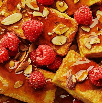 french toast with raspberries and almonds