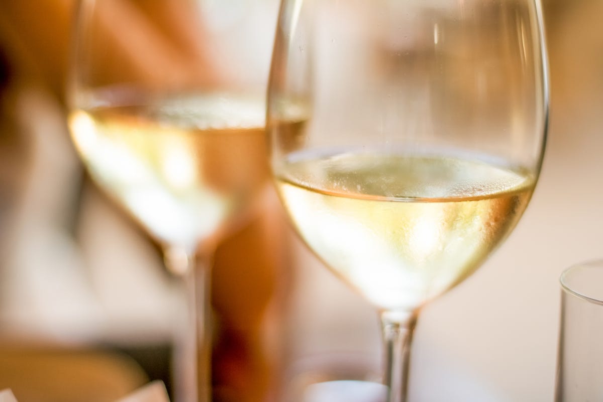 8 Best White Wines to Drink 2021 - Top White Wine Bottles to Try