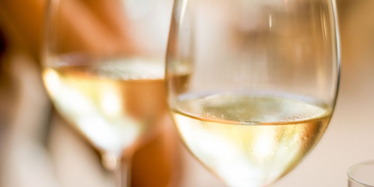 8 Best White Wines to Drink 2021 - Top White Wine Bottles to Try