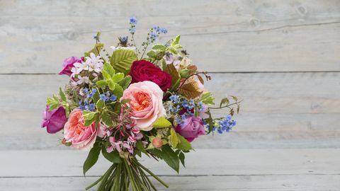preview for How to Arrange Flowers in 3 Easy Steps