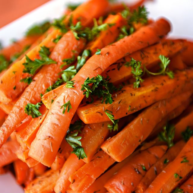 fresh glazed carrots with parsley for turkey dinner
