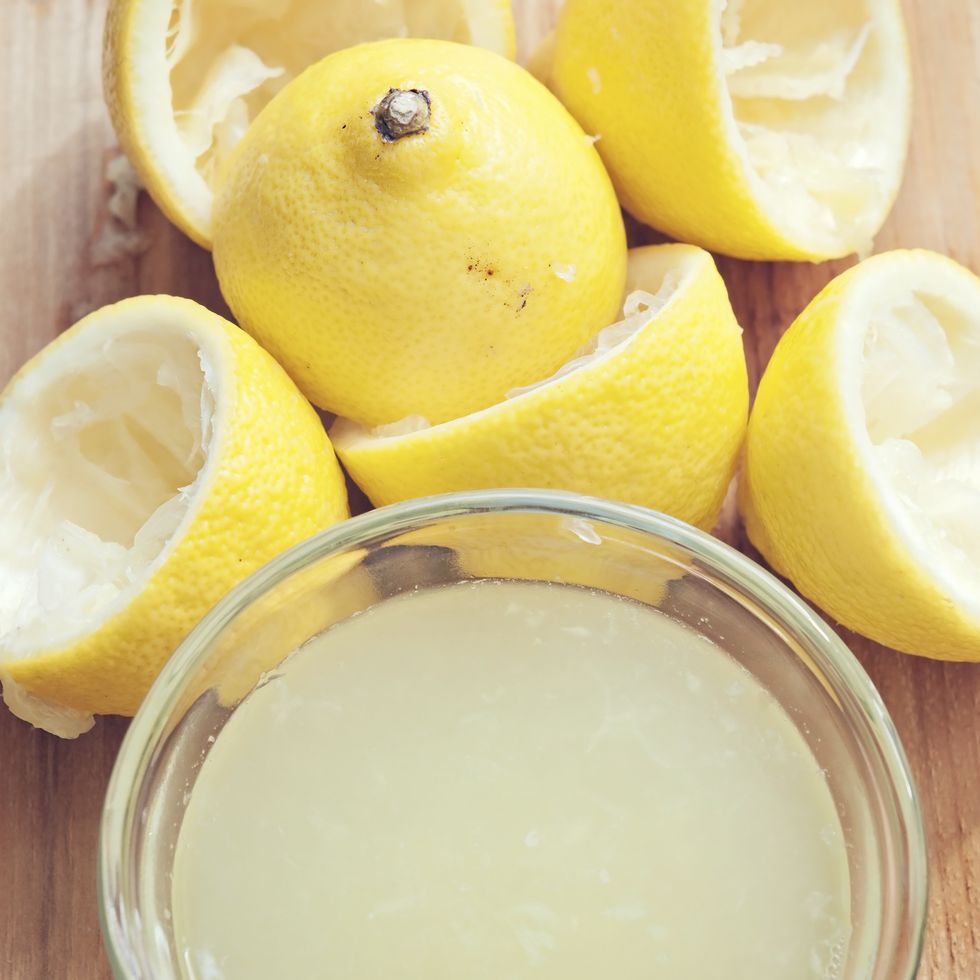 fresh lemons with lemon juice