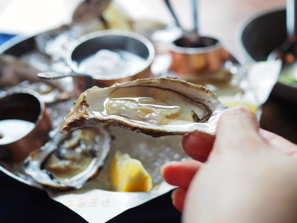 fresh oyster served with dried ice