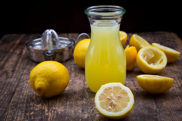 Freshly squeezed lemon juice, organic lemons, lemon squeezer