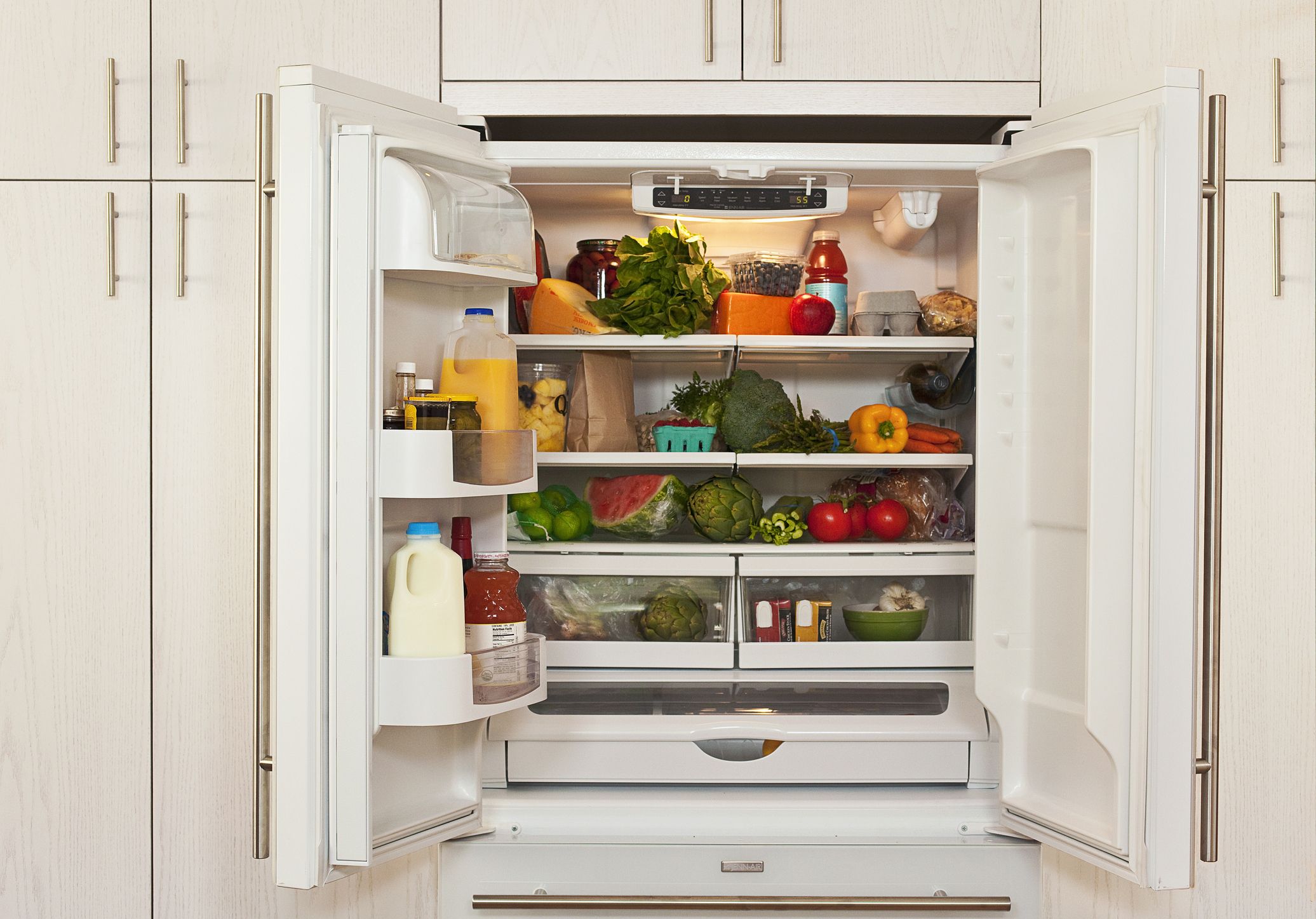 https://hips.hearstapps.com/hmg-prod/images/fridge-how-to-stock-your-pantry-1619727620.jpg