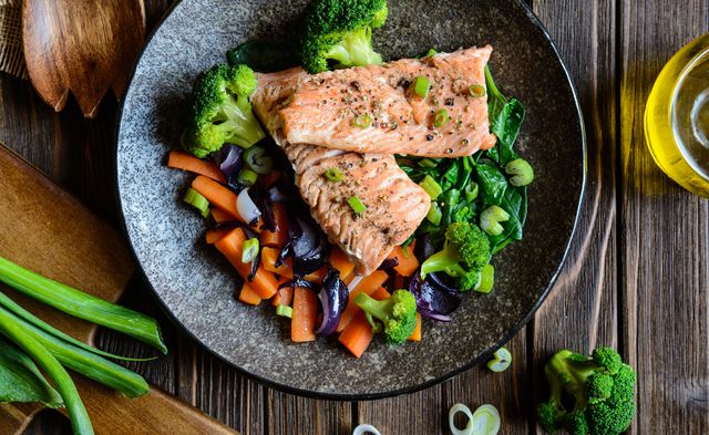 Fried salmon with steamed vegetable
