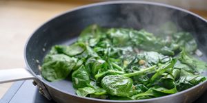 spinazie opwarmen in de pan