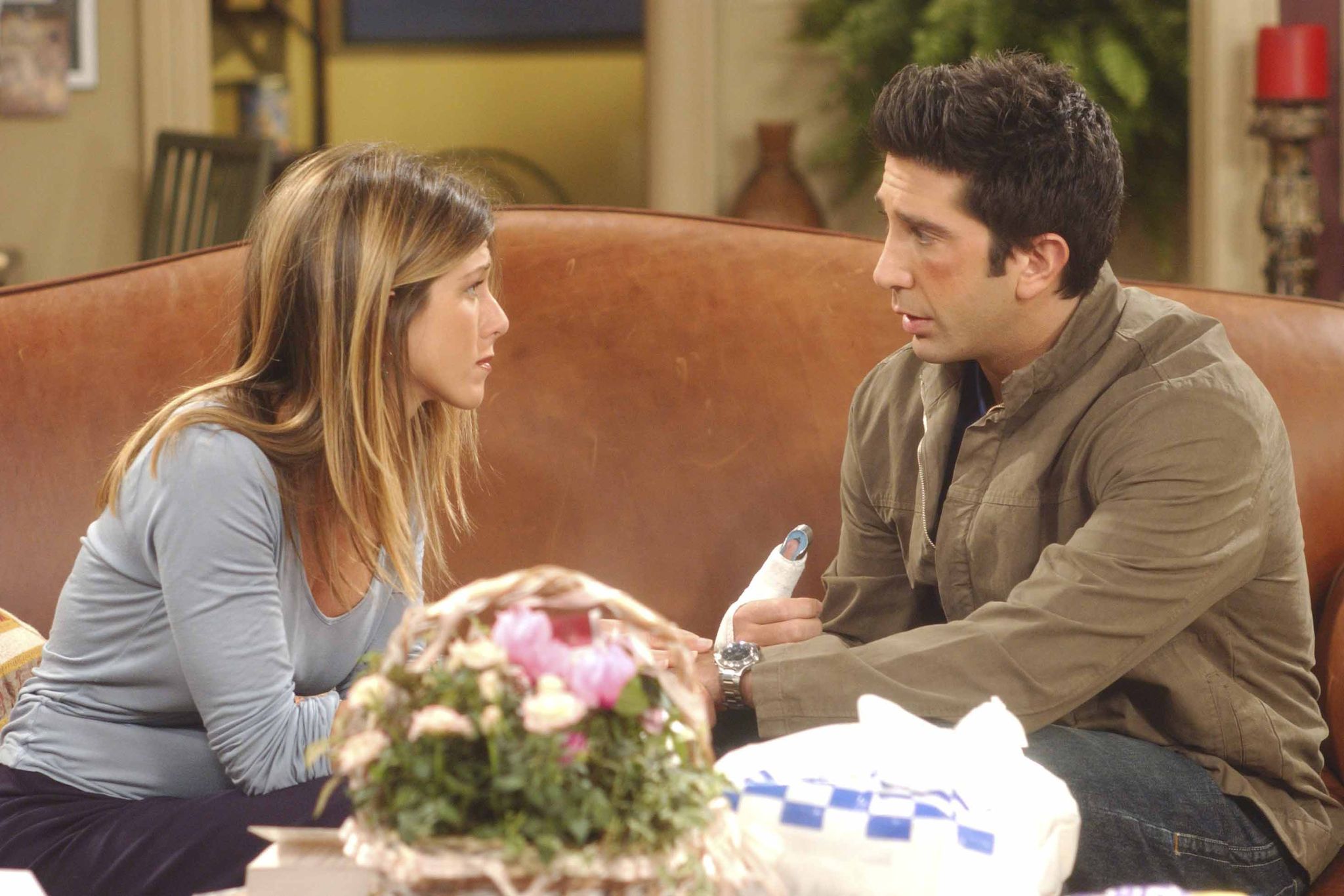 friends    "the one where emma cries"    episode 2    aired 1032002   pictured l r jennifer aniston as rachel green, david schwimmer as dr ross geller    photo by danny feldnbcu photo bank