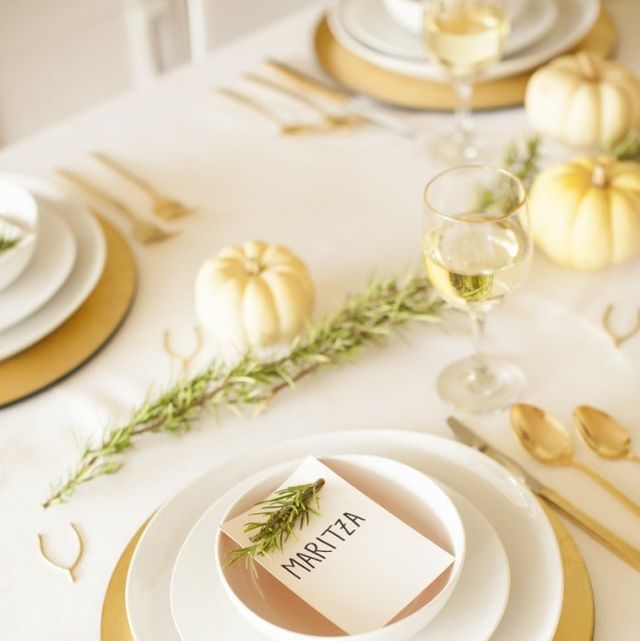33 Chic Thanksgiving Place Cards That Are Easy to Make