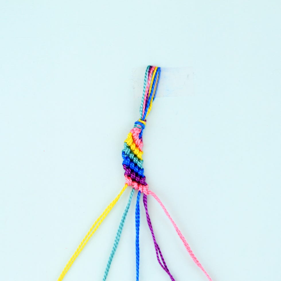 diagonal stripe friendship bracelet pattern