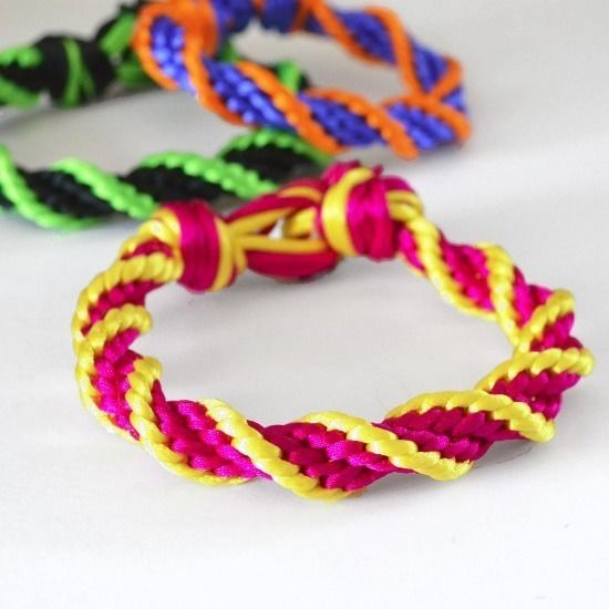12 strand spiral friendship bracelet pattern