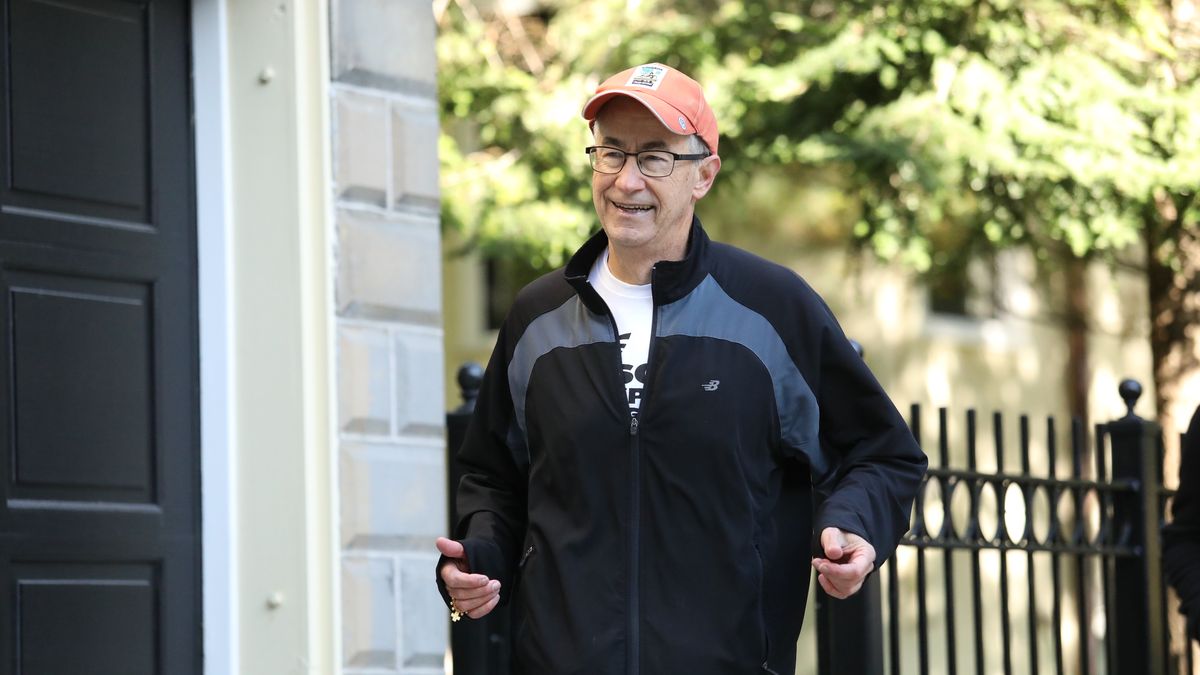 preview for 70-Year-Old Priest Runs His 50th Marathon at Chicago