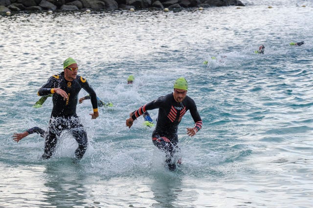 el campeón olímpico de triatlón en pekín 2008, jan frodeno i, durante su participación este sábado en el primero de los triatlones challege que se celebra en europa tras la pandemia de coronavirus, que ha tenido lugar en el sur de gran canaria