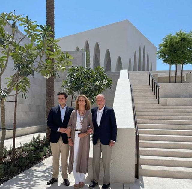 don juan carlos, la infanta elena y froilán reaparecen juntos en abu dabi