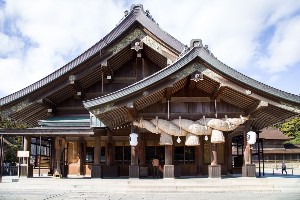 front view of the haiden prayer hall of izumo taisha, japan