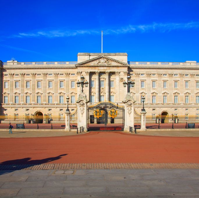 Frontal view on Buckingham Palace...