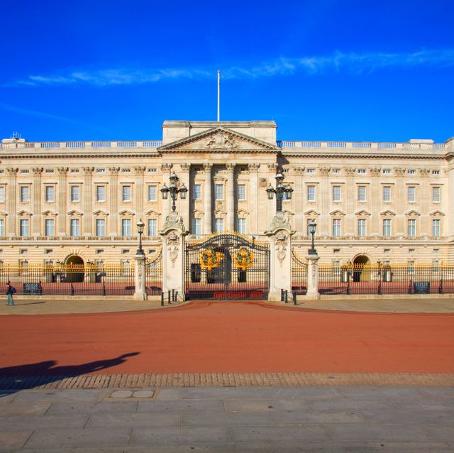 frontal view on buckingham palace