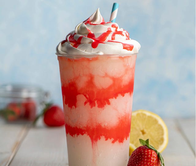 Food, Floats, Drink, Non-alcoholic beverage, Cuisine, Frozen dessert, Dessert, Cream, Milkshake, Ingredient, 