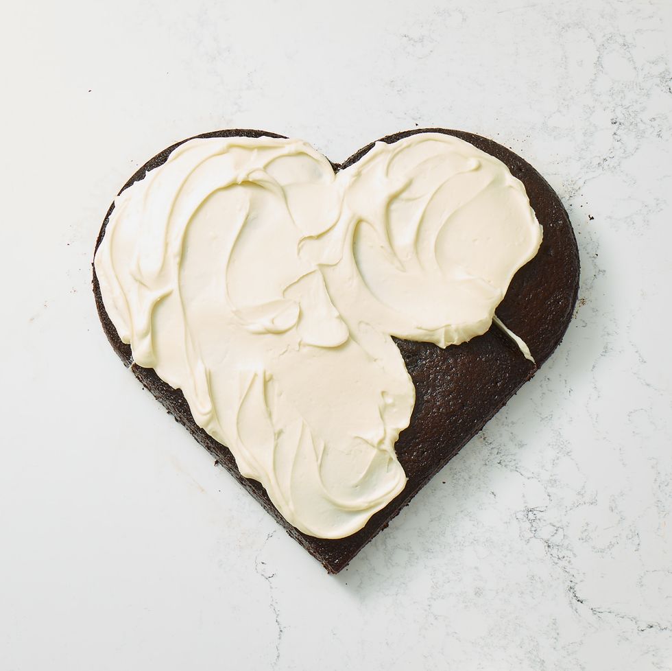 frosting heart cake