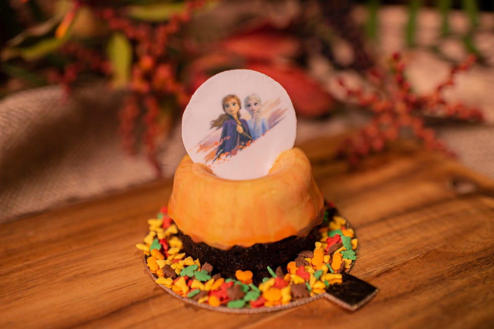 Headgear, Cake, Hat, Sweetness, Dessert, Cake decorating, 