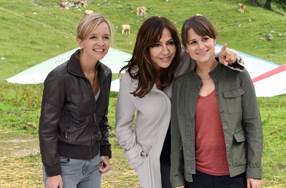 Katja Baumann (Simone Thomalla), Fillipa Furtado (Cristina do Rego) y Michelle Schmid (Johanna Klante) en la película 'Quiéreme cuando puedas', de la serie Frühling.