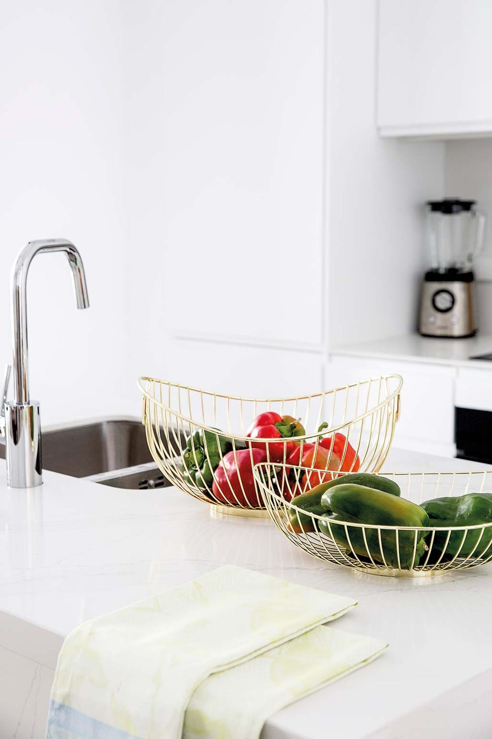 Countertop, White, Tap, Sink, Kitchen, Room, Green, Property, Tile, Product, 