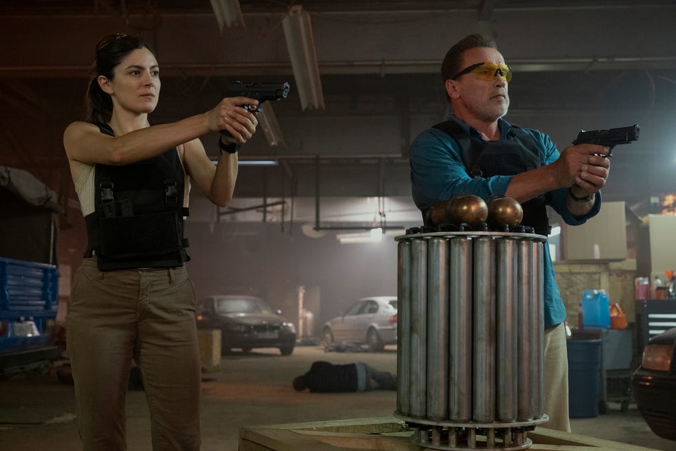 fubar l to r monica barbaro as emma brunner, arnold schwarzenegger as luke brunner in episode 105 of fubar cr christos kalohoridisnetflix © 2023