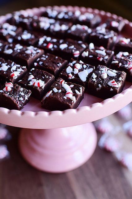 peppermint fudge on pink cake stand