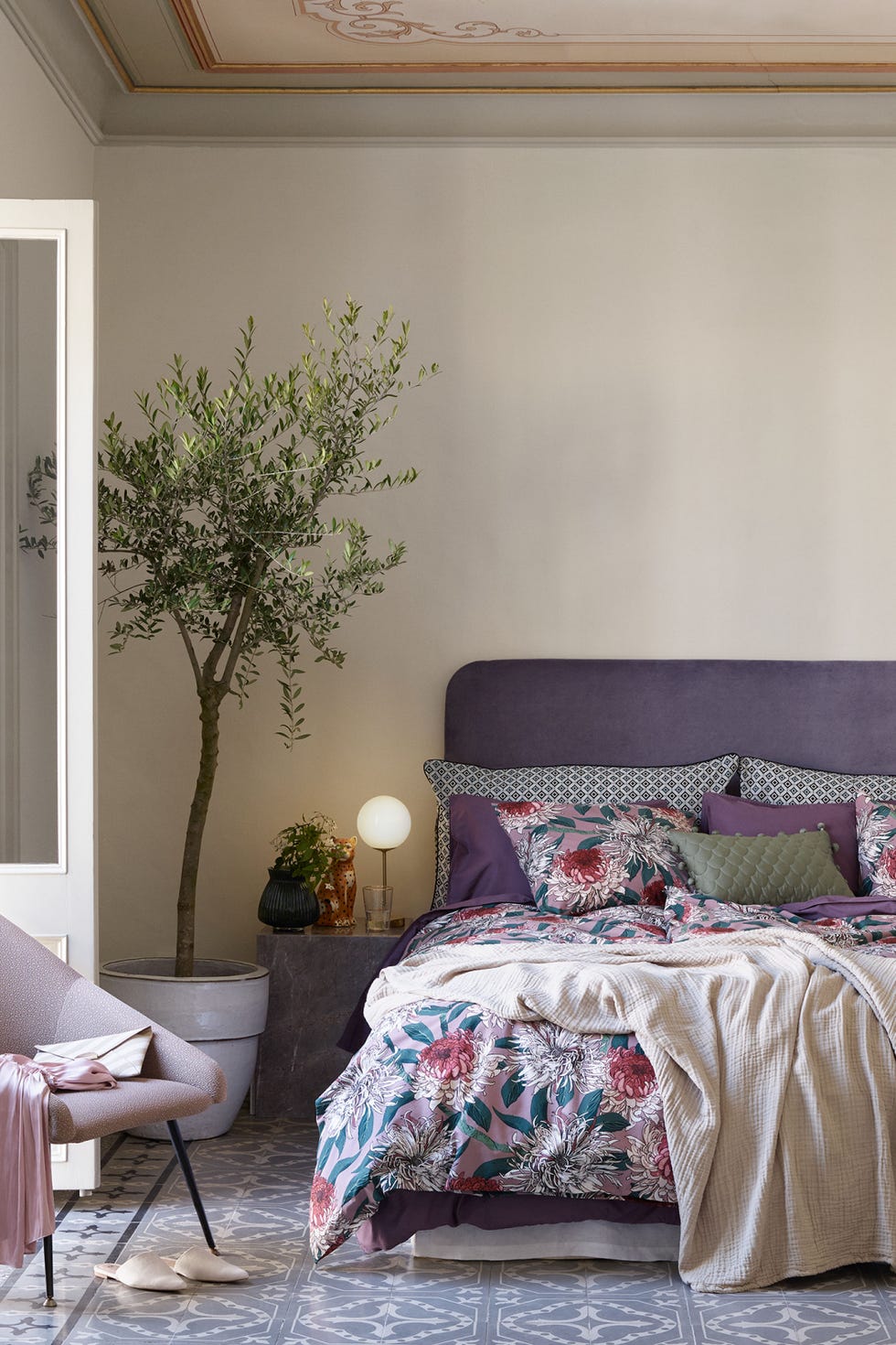 Ropa de cama en tonos violetas