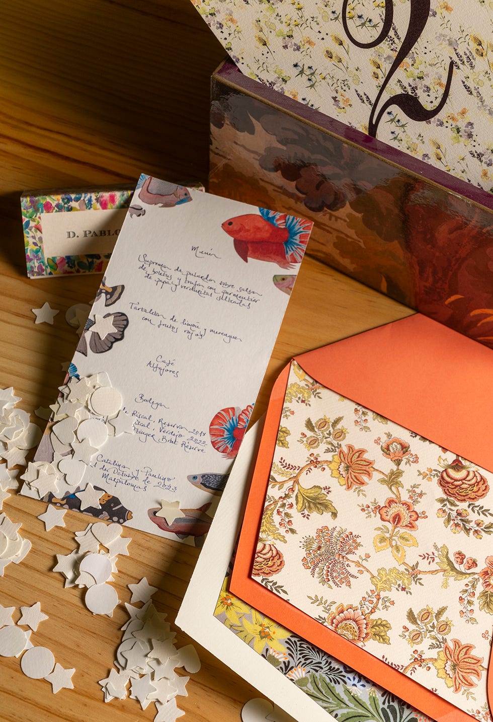 fundación a la par elabora papelería para eventos como bodas con personas con dispapacidad intelectual