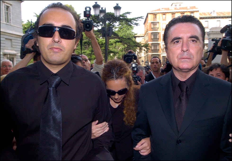 ortega cano y fidel albiac arropan a rocío carrasco en el funeral de la muerte de rocío jurado
mp  jcc  gc  © korpa
14062006
madrid  local caption  burial to rocio jurado
pictured the bullfighter jose ortega cano , rocio carrasco and fidel albiac