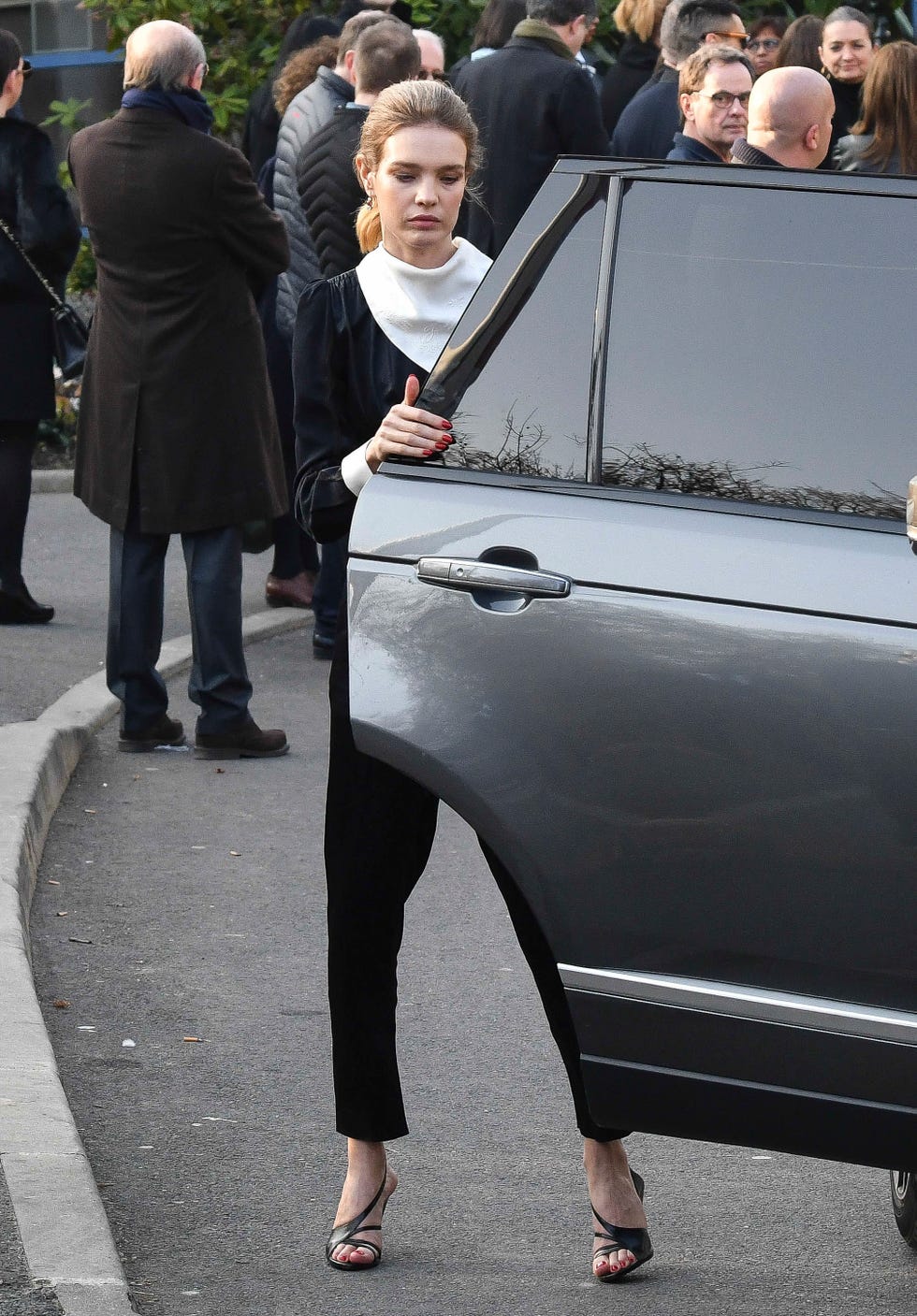 Street fashion, Fashion, Footwear, Human, Suit, Shoe, Outerwear, Fur, Vehicle, Car, 