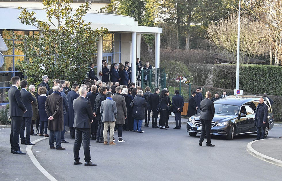 Motor vehicle, Luxury vehicle, Vehicle, Funeral, Event, Car, Ceremony, Official, Vintage car, Crowd, 