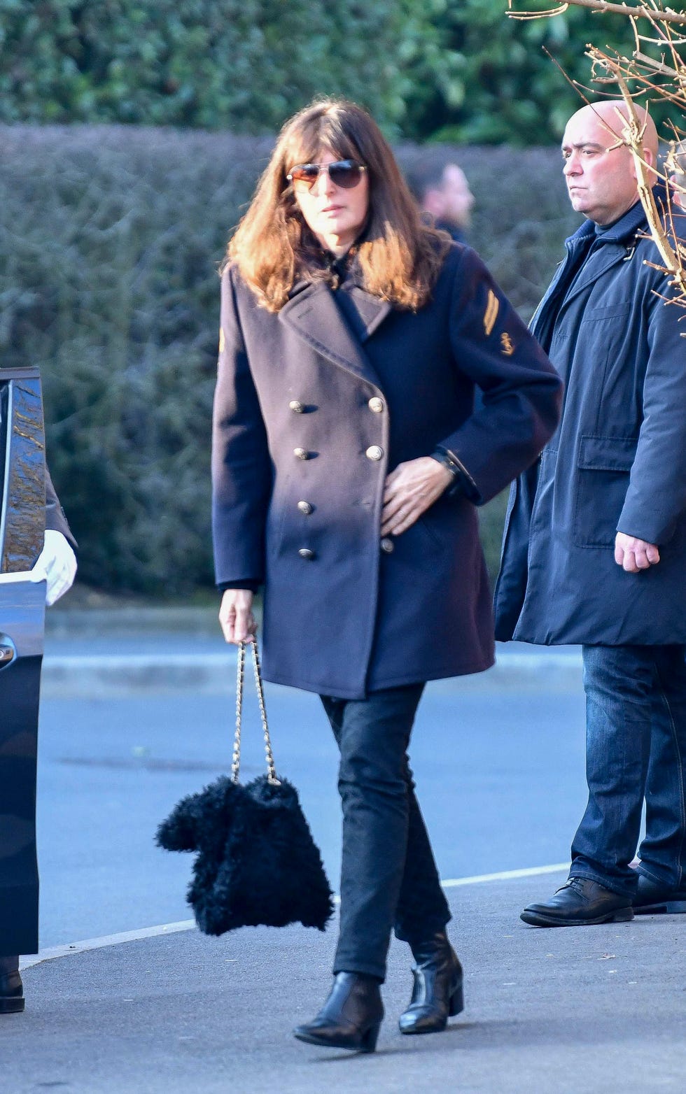 Clothing, Footwear, Street fashion, Coat, Fashion, Snapshot, Outerwear, Standing, Knee, Overcoat, 